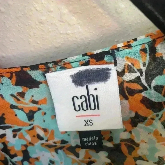 CABI Women’s V-Neck Sleeveless Blouse - Picture 4 of 5